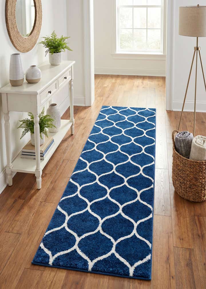 2' x 6' Trellis Frieze Runner Rug