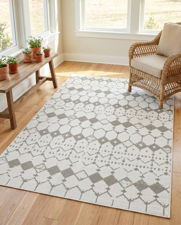 Detail image of 5' 3 x 8' Easy-Clean Lattice Indoor / Outdoor Rug