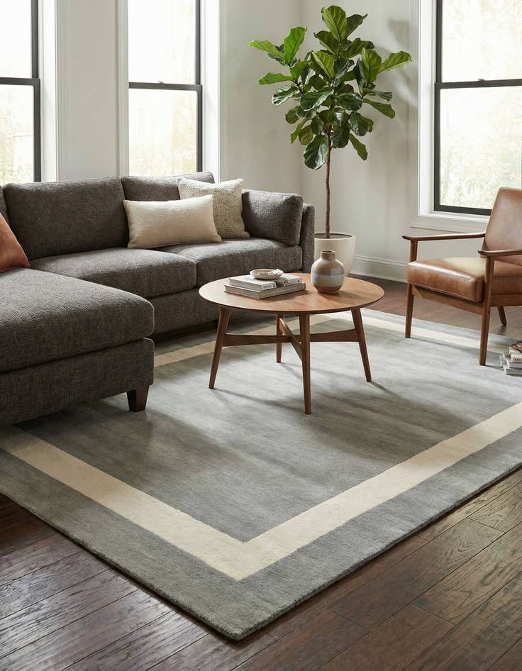 Detail image of 6' 1 x 9' Jill Zarin Border Wool Rug