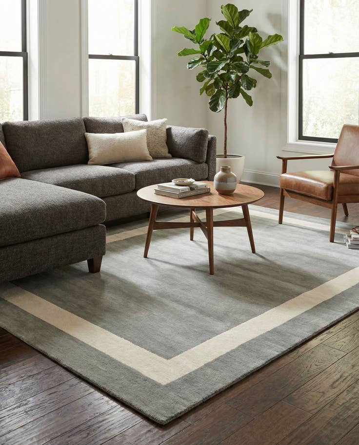Detail image of 6' 1 x 9' Jill Zarin Border Wool Rug