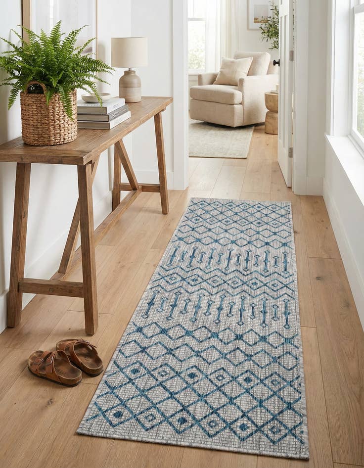 Detail image of 2' x 6' Washable Lattice Indoor / Outdoor Runner Rug