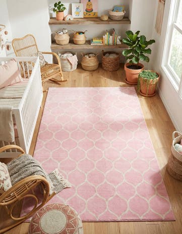 5' 3 x 8' Lattice Frieze Rug