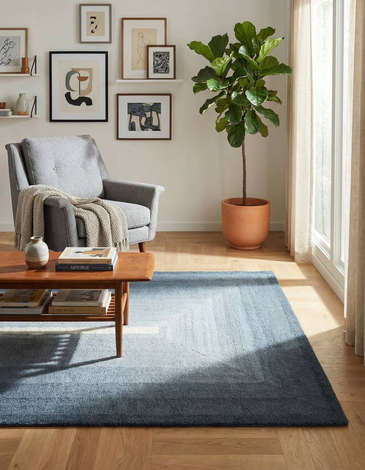 Detail image of 4' 1 x 6' 1 Ombre Wool Rug