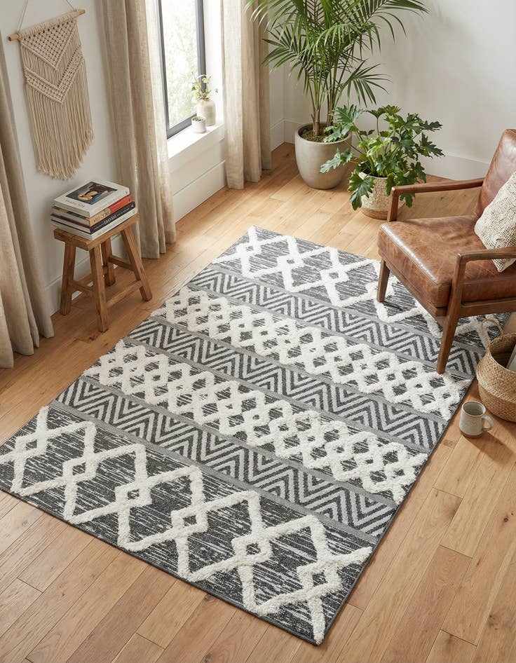 Detail image of 4' 5 x 6' Sabrina Soto Casa Valencia Rug