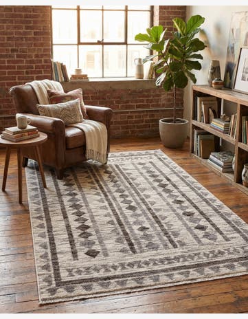 5' x 7' 7 Grand Tradition Rug