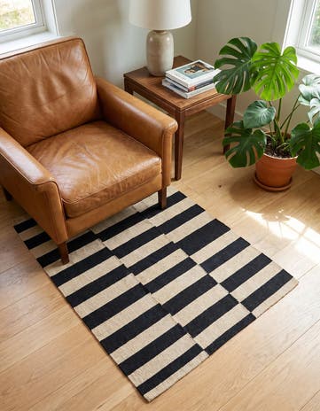 2' 8 x 3' 11 Hand Woven Kilim Modern Wool Rug