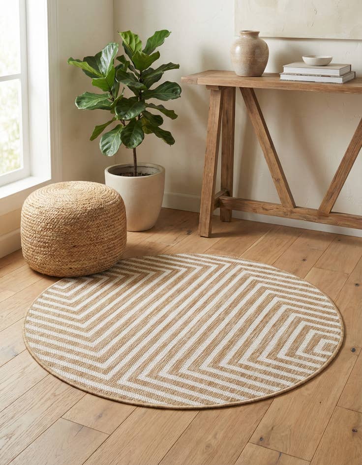 Detail image of 3' x 3'  Washable Modern Indoor / Outdoor Round Rug