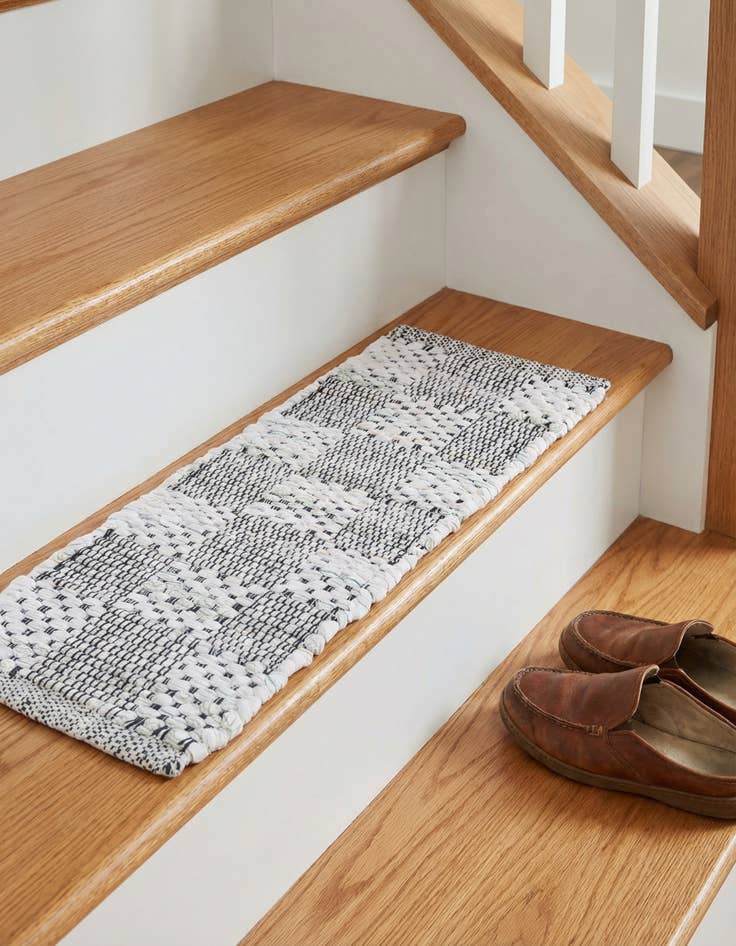 Detail image of 0' 9 x 2' 6 Chindi Cotton Stair Rug