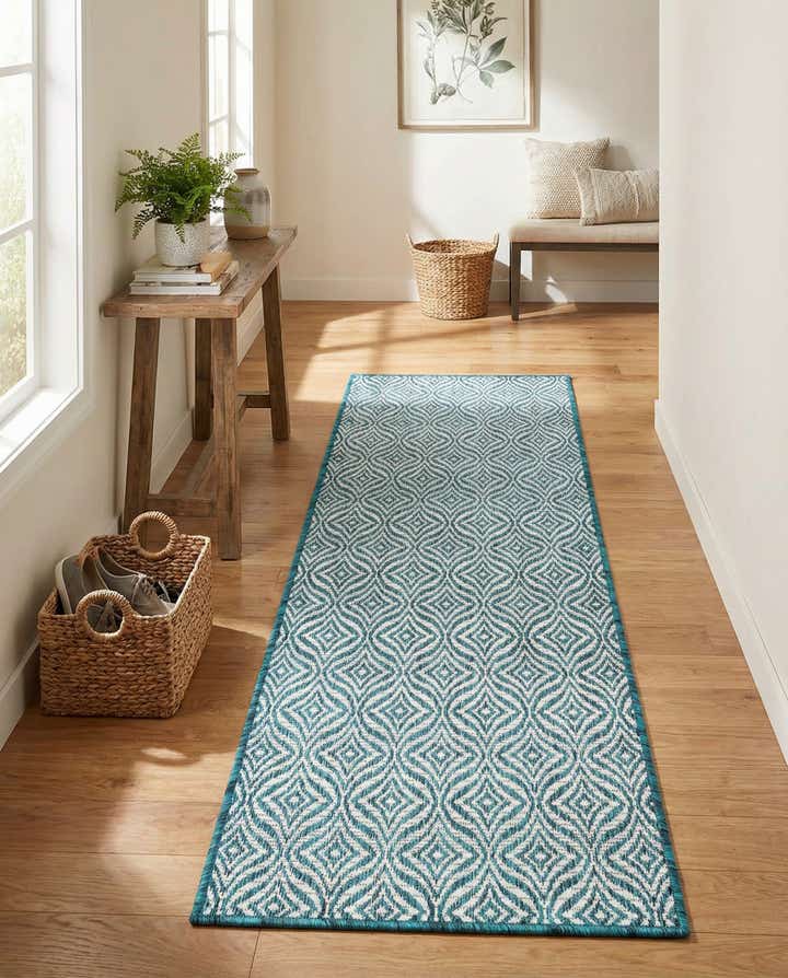 2' x 6' Easy-Clean Lattice Indoor / Outdoor Runner Rug