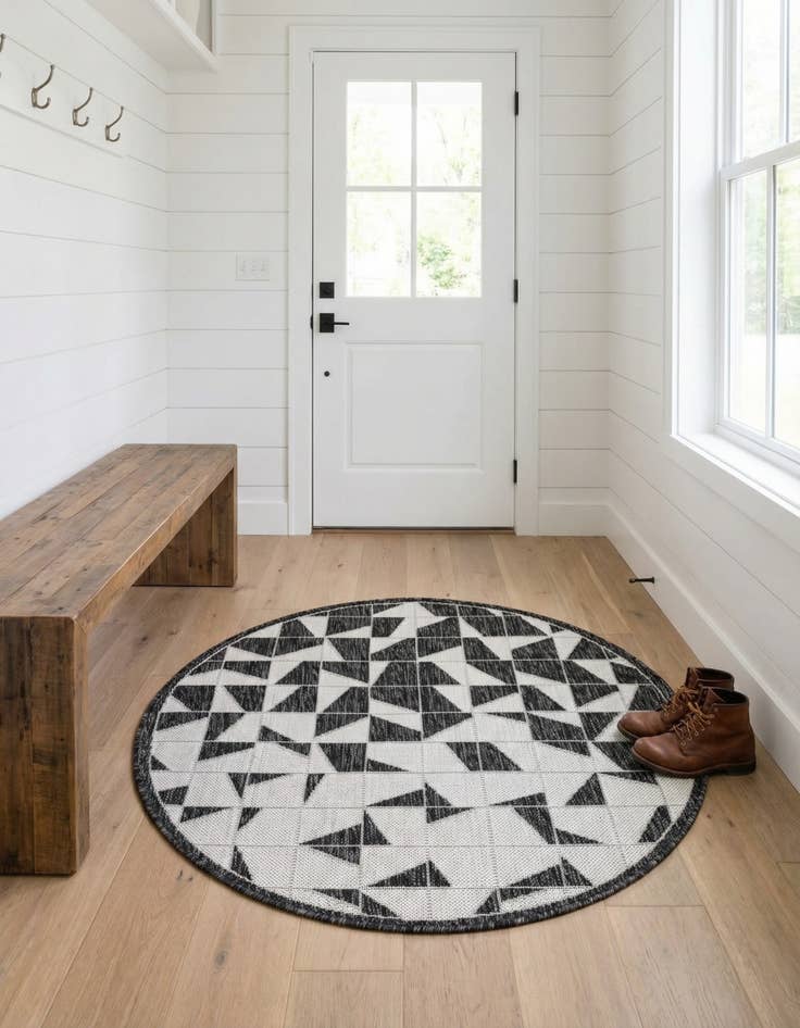 Detail image of 3' x 3'  Washable Modern Indoor / Outdoor Round Rug