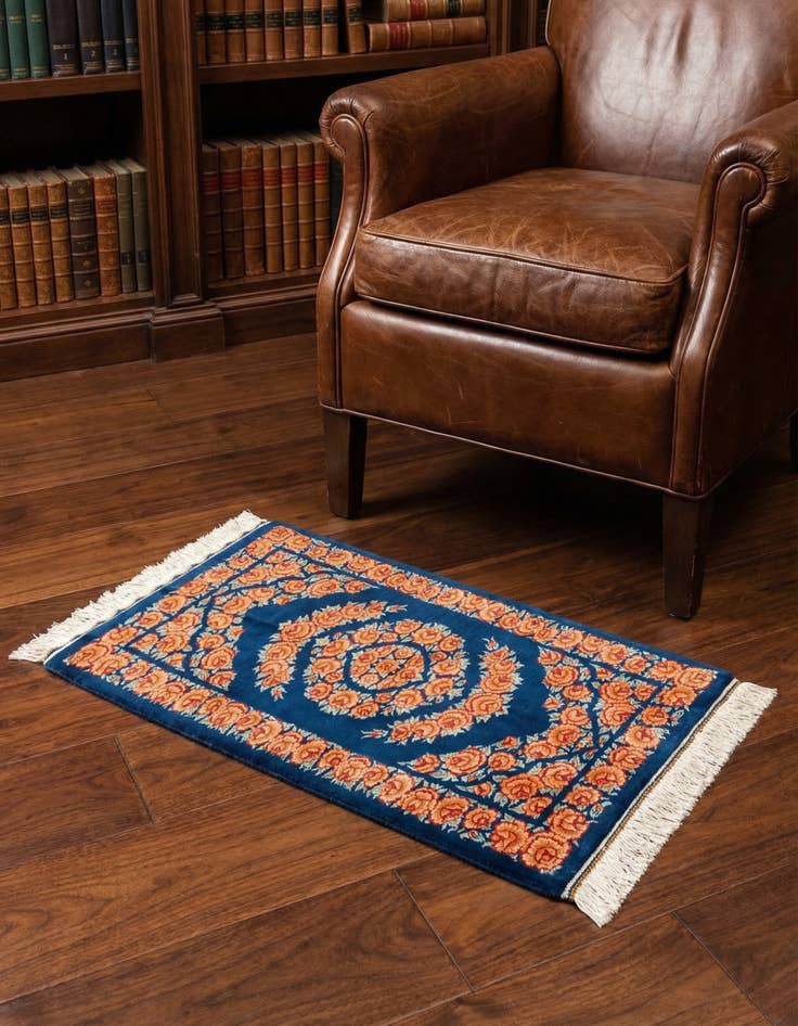 Detail image of 1' 6 x 2' 11 Ghom Silk Rug