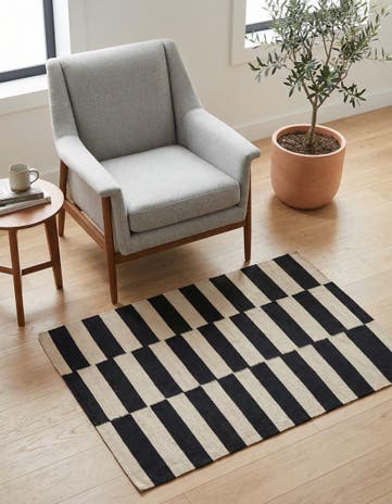 2' 8 x 3' 9 Hand Woven Kilim Modern Wool Rug