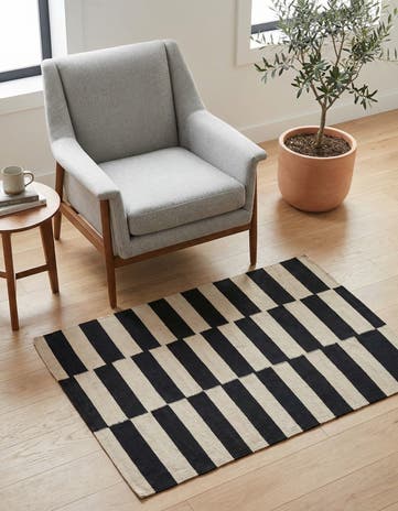 2' 8 x 3' 9 Hand Woven Kilim Modern Wool Rug