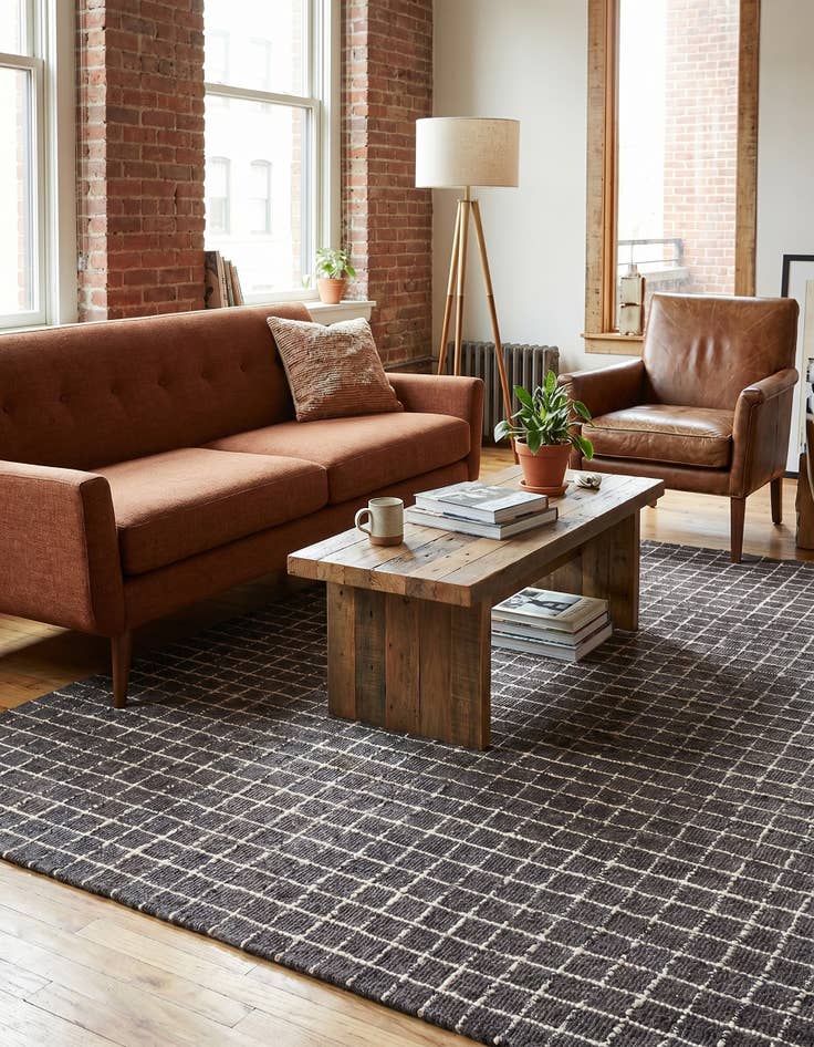 Detail image of 5' 1 x 8' Heritage Line Wool Rug