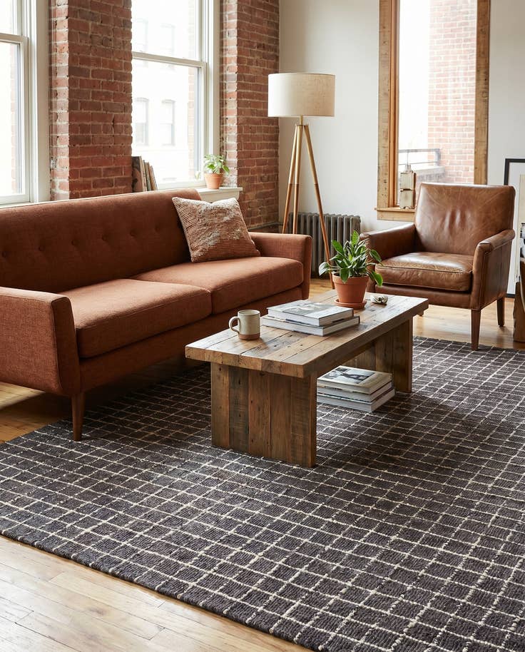 Detail image of 5' 1 x 8' Heritage Line Wool Rug