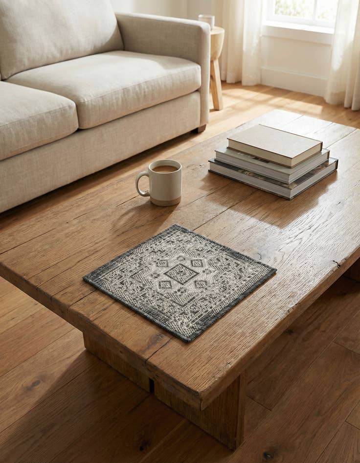 Detail image of 1' 4 x 1' 4 Washable Aztec Indoor / Outdoor Sample Rug