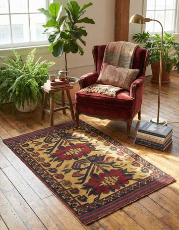 2' 9 x 4' 6 Hand Knotted Sumak Wool Rug