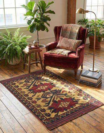 2' 9 x 4' 6 Hand Knotted Sumak Wool Rug