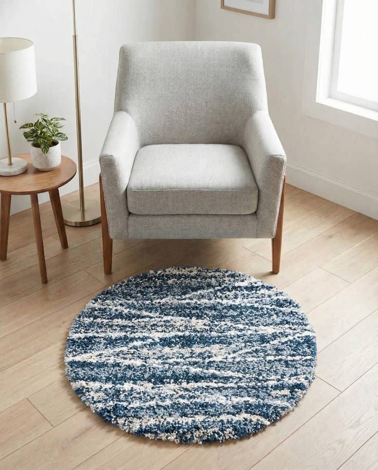 Detail image of 3' 3 x 3' 3 Serenity Shag Round Rug