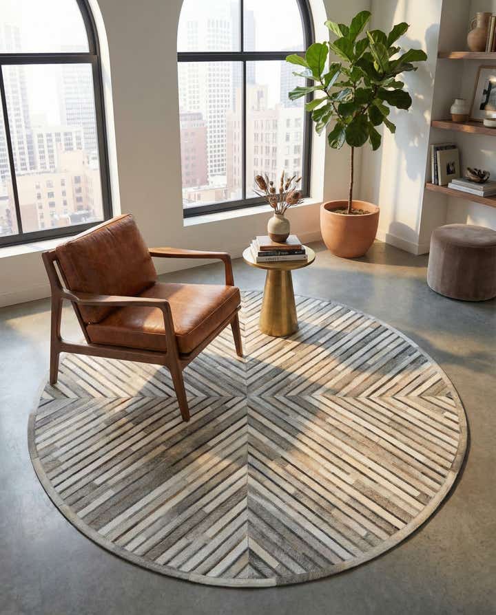 7' 10 x 7' 10 Cowhide Leather Round Rug