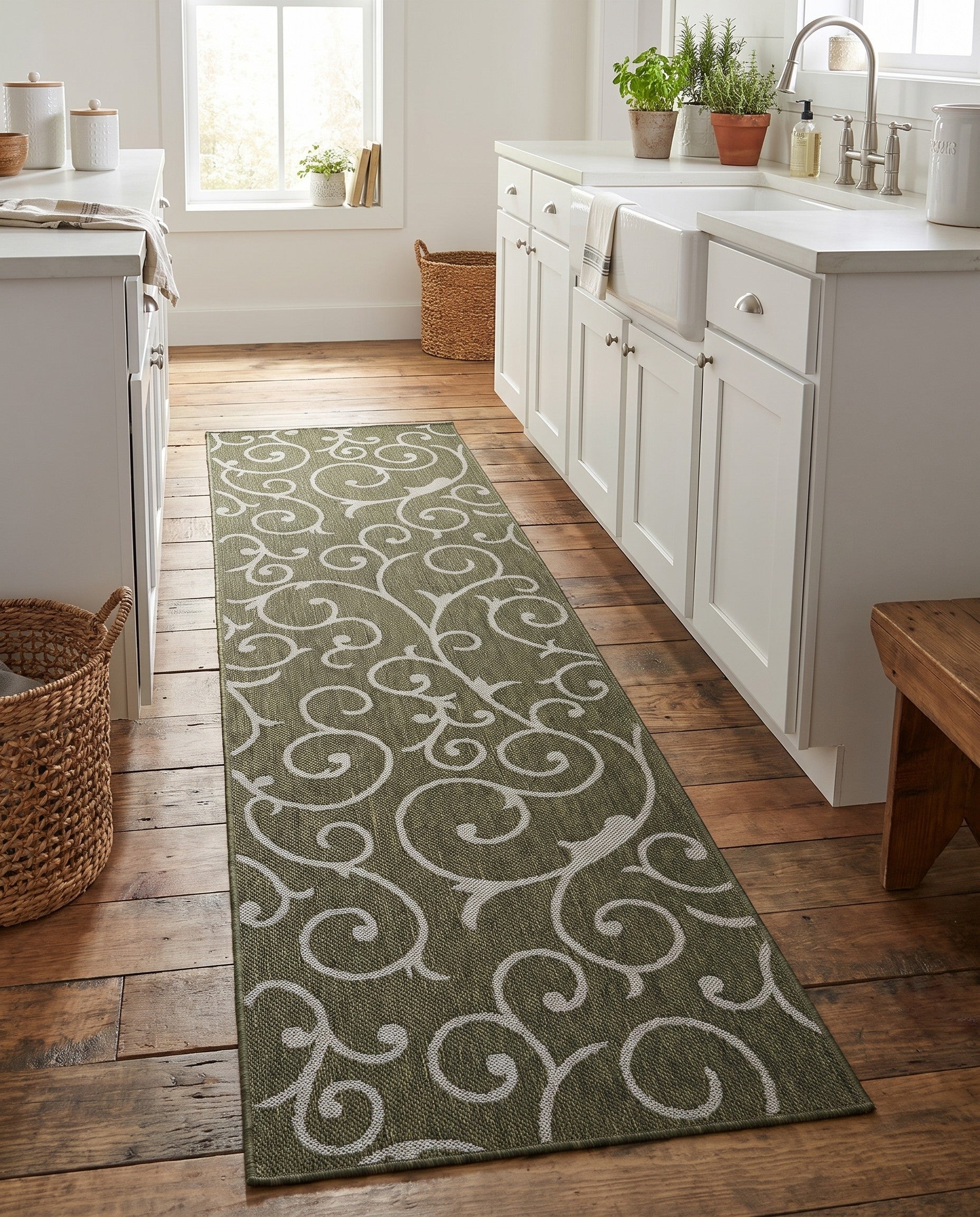 2' 7 x 10' Easy-Clean Botanical Indoor / Outdoor Runner Rug
