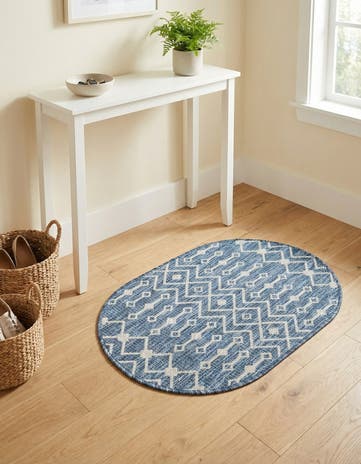 2' x 3' Easy-Clean Lattice Indoor / Outdoor Oval Rug