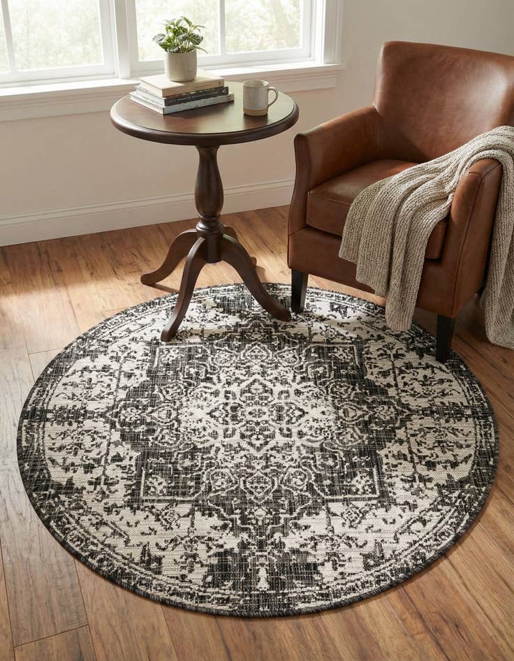 Detail image of 4' x 4'  Washable Jill Zarin Dubai Indoor / Outdoor Round Rug