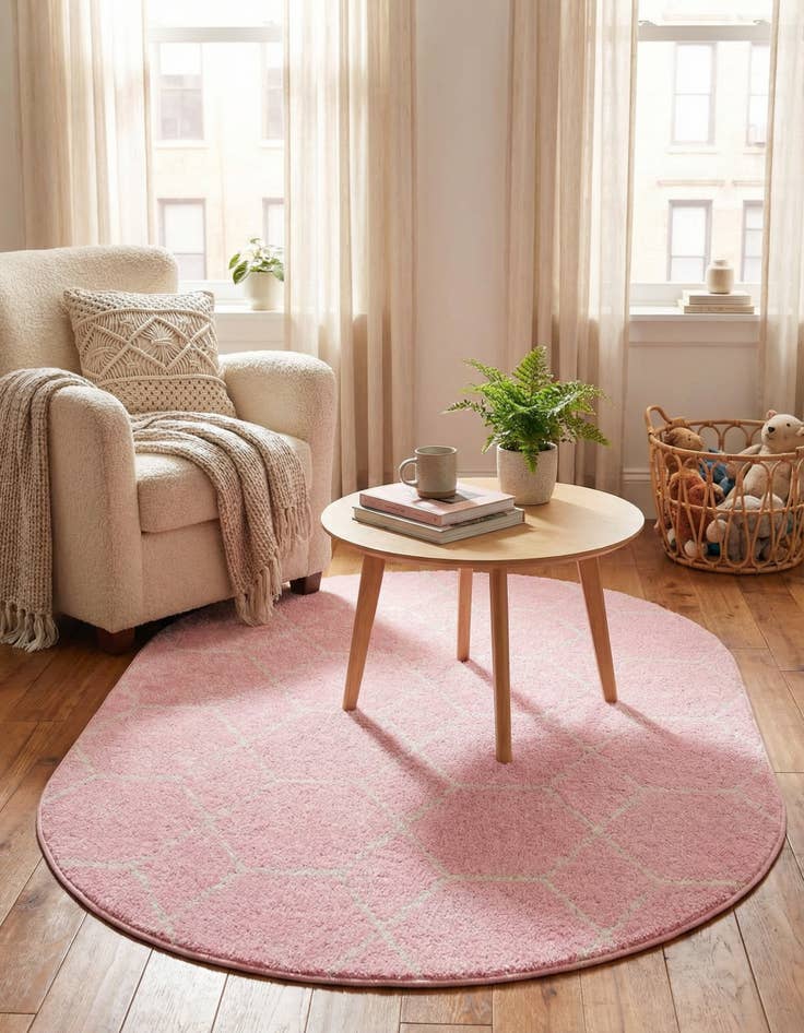 Detail image of 4' x 6' Lattice Frieze Oval Rug