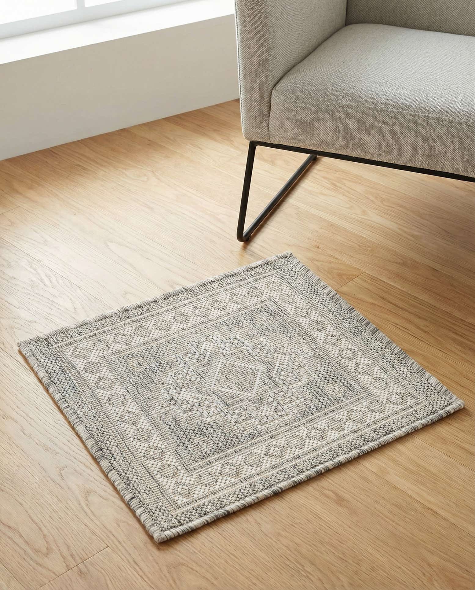 1' 4 x 1' 4 Easy-Clean Aztec Indoor / Outdoor Sample Rug