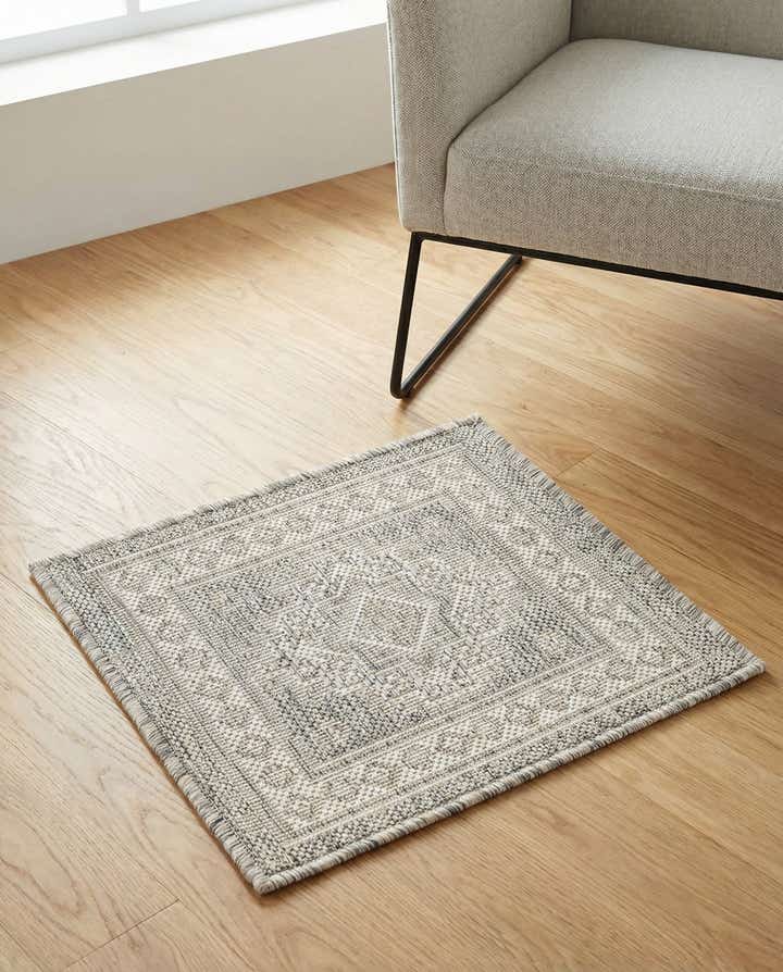 1' 4 x 1' 4 Easy-Clean Aztec Indoor / Outdoor Sample Rug