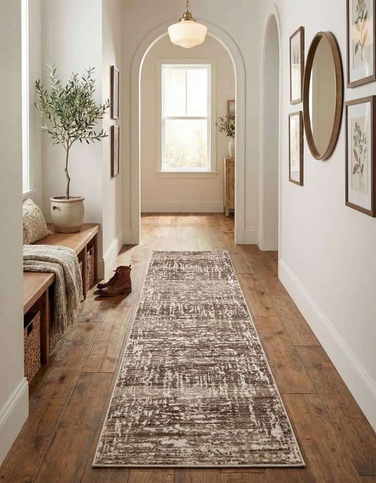 Detail image of  2' 6 x 10' Hermitage Runner Rug