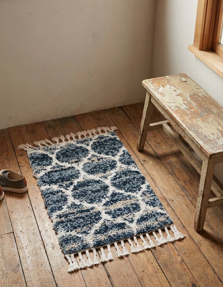 Detail image of 2' 2 x 3' Athena Shag Rug