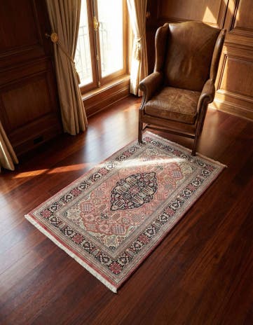 2' 7 x 3' 10 Ghom Silk Rug