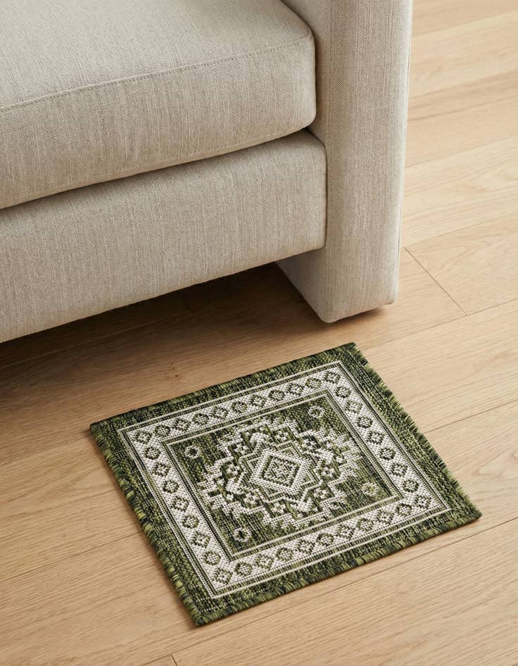 Detail image of 1' 4 x 1' 4 Washable Aztec Indoor / Outdoor Sample Rug