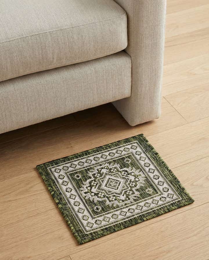 1' 4 x 1' 4 Easy-Clean Aztec Indoor / Outdoor Sample Rug