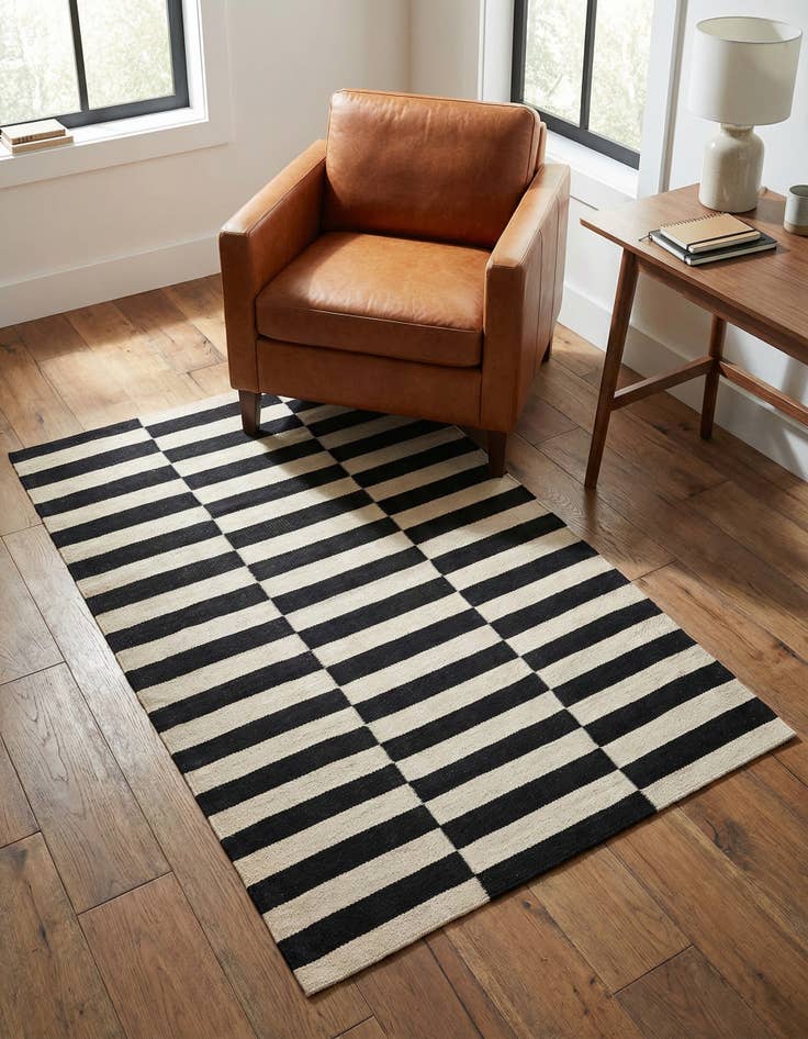 Detail image of 3' 4 x 4' 11 Hand Woven Kilim Modern Wool Rug