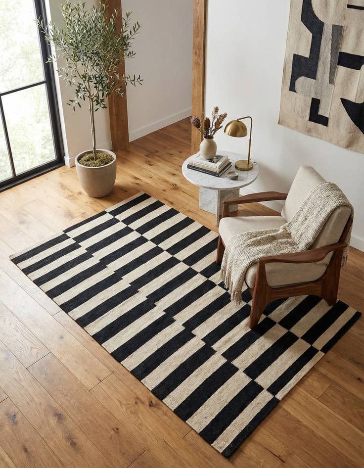 Detail image of 3' 4 x 4' 9 Hand Woven Kilim Modern Wool Rug