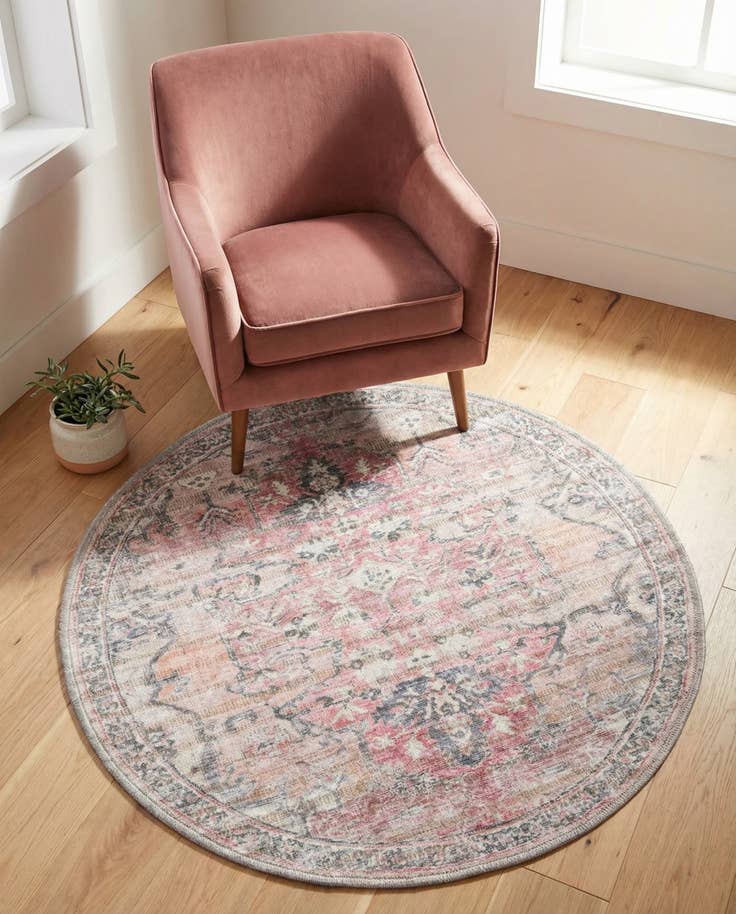 Detail image of 3' 3 x 3' 3 Washable Nostalgia Round Rug