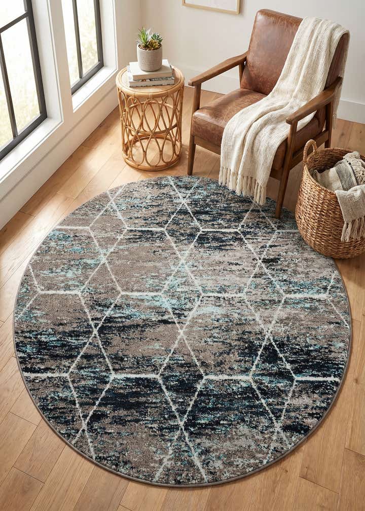 5' 3 x 5' 3 Lattice Frieze Round Rug