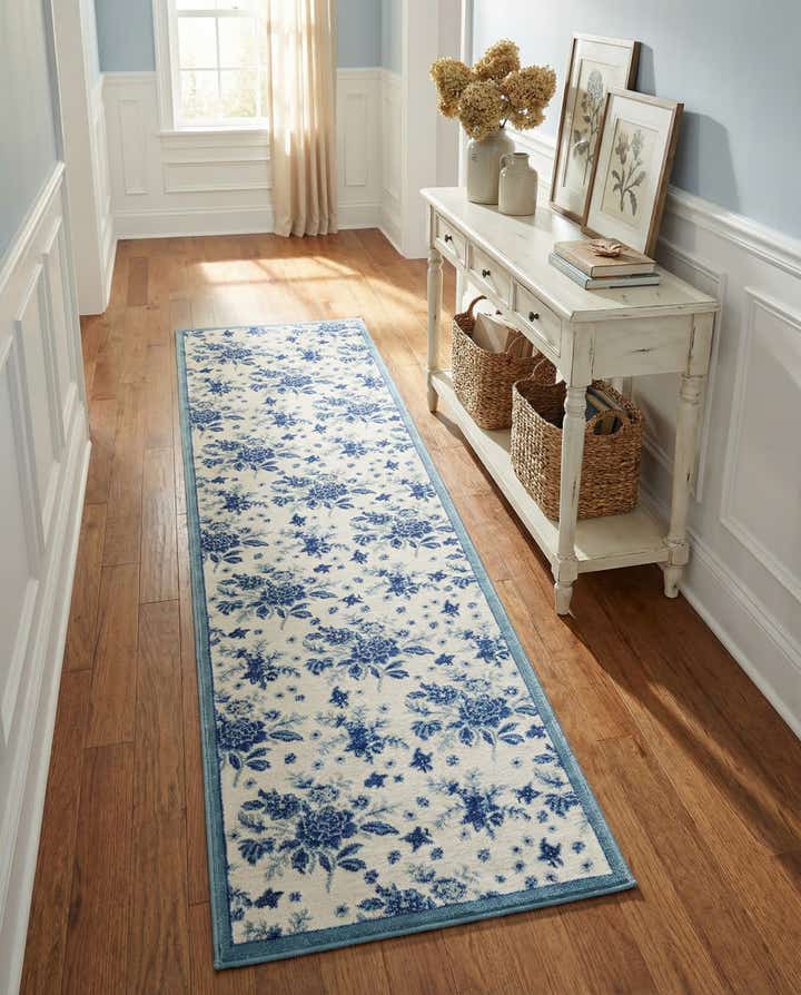 2' 7 x 10' Blossom Runner Rug