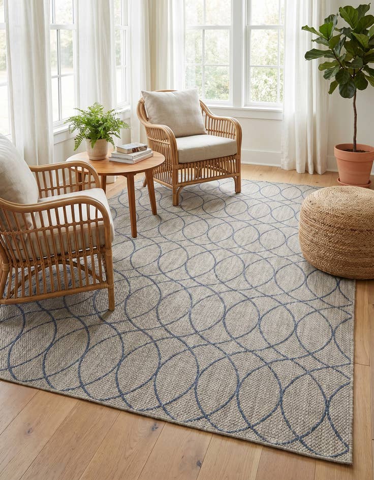 Detail image of 7' 10 x 11' Easy-Clean Lattice Indoor / Outdoor Rug