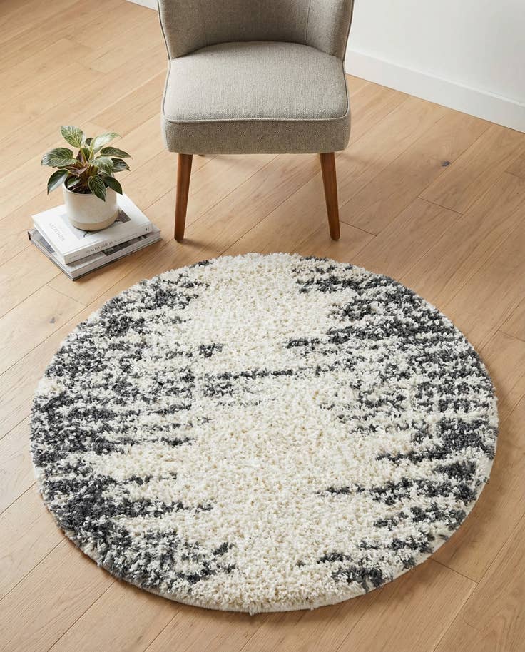 Detail image of 3' 3 x 3' 3 Serenity Shag Round Rug