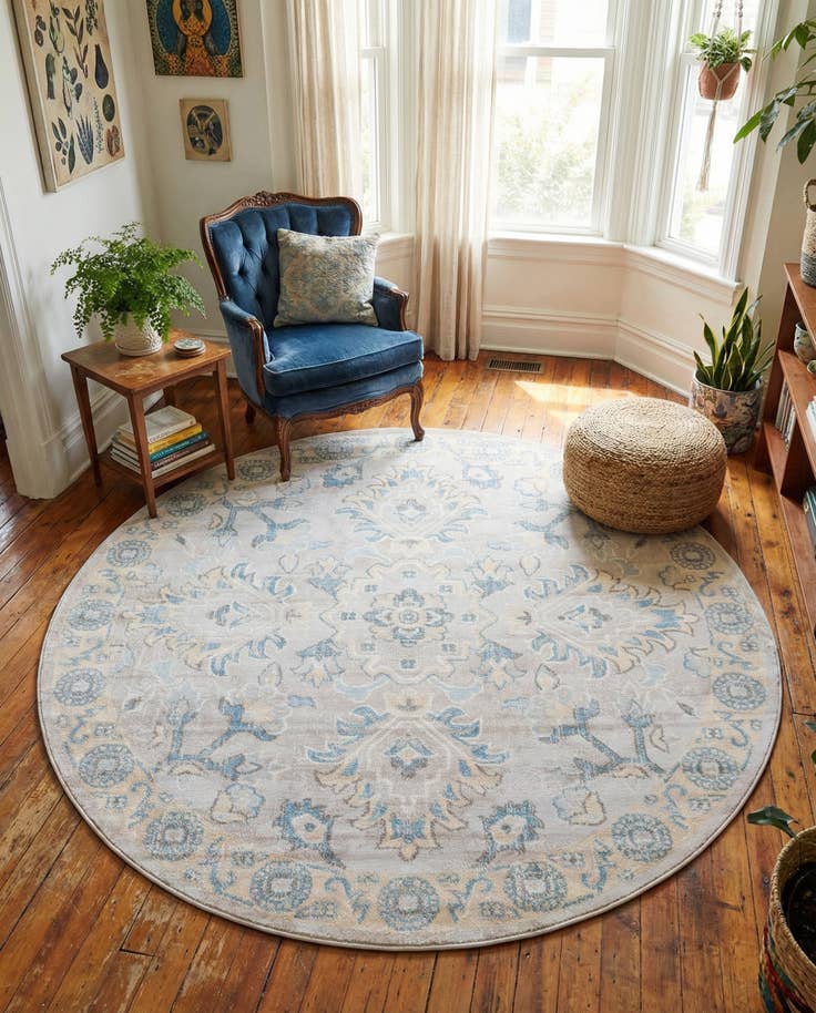 Detail image of 6' x 6' Victoria Round Rug