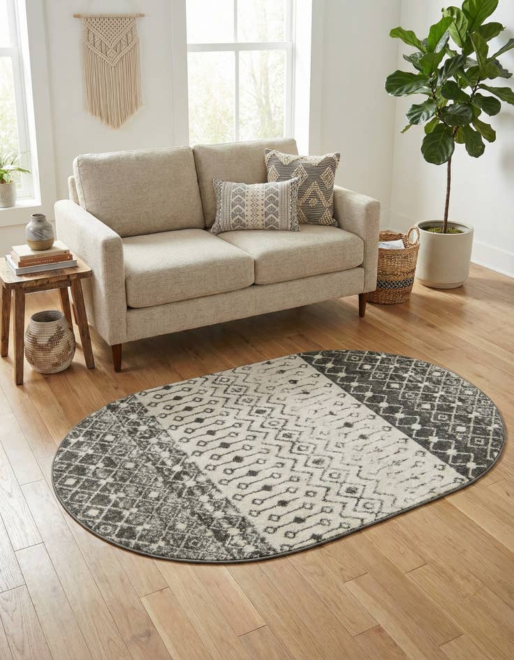 Detail image of 4' x 6' Moroccan Trellis Oval Rug