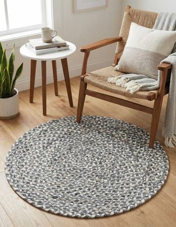 3' 3 x 3' 3 Handmade Braided Chindi Round Rug