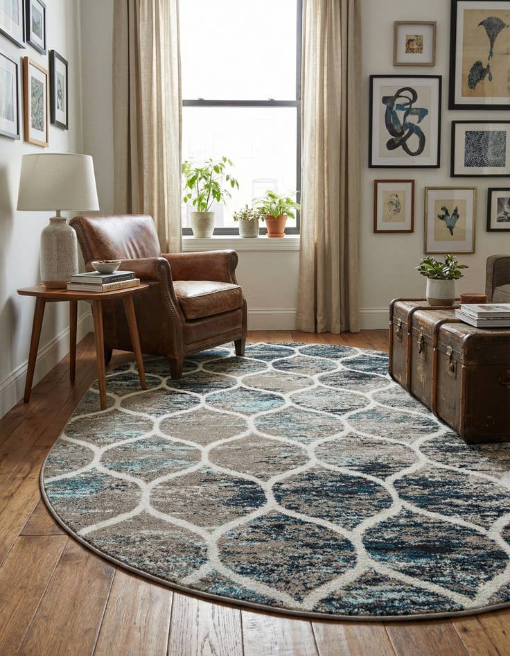 Detail image of 6' x 9' Lattice Frieze Oval Rug