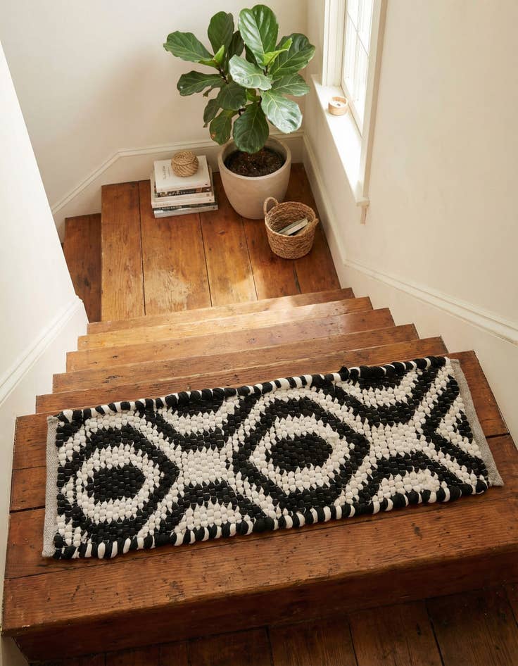 Detail image of 0' 9 x 2' 6  Hand Woven Chindi Jute Stair Rug