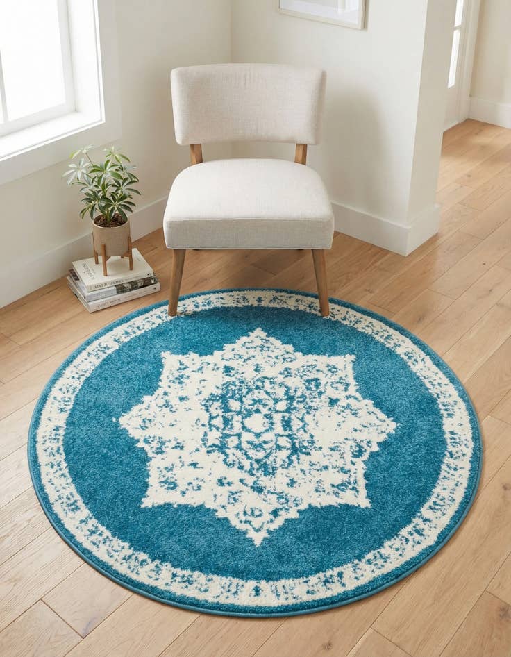 Detail image of 3' 3 x 3' 3 Veneto Round Rug