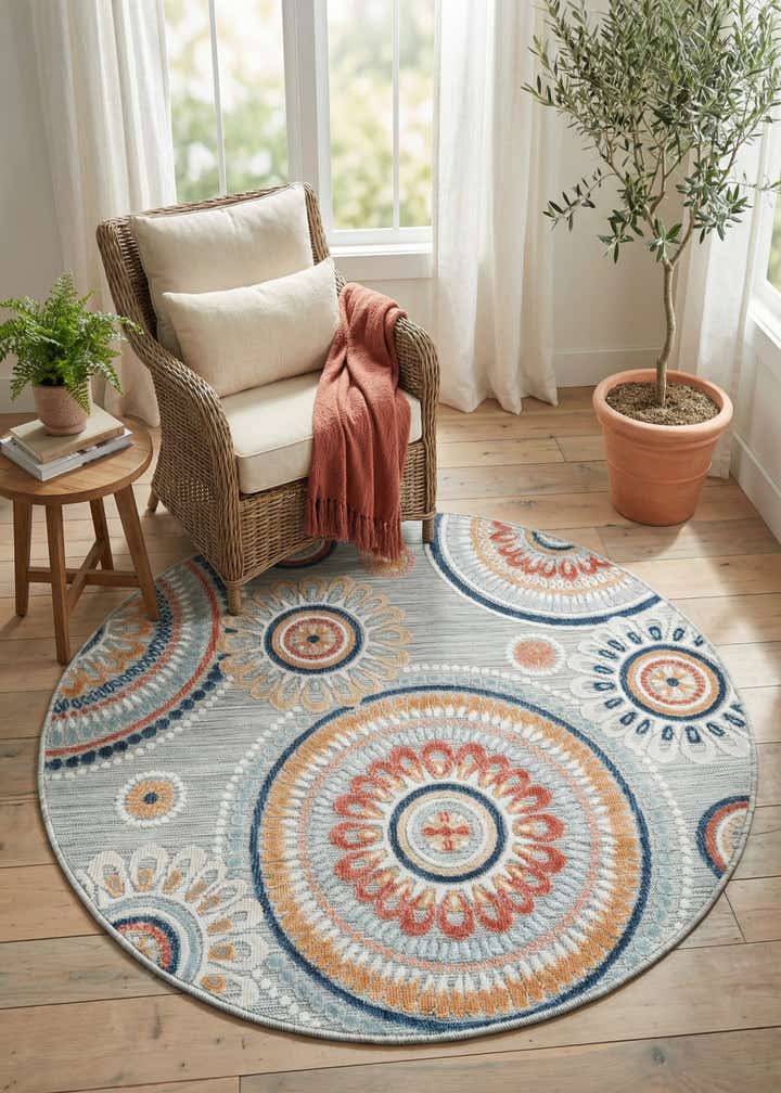 4' 5 x 4' 5 Easy-Clean Botanical Indoor / Outdoor Round Rug