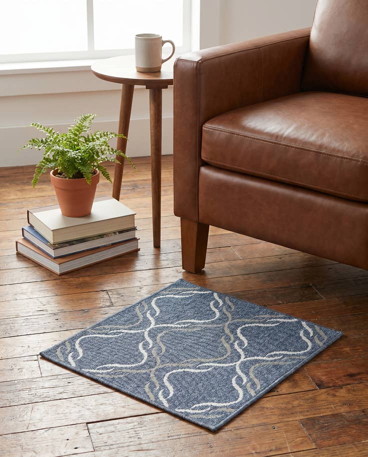 Detail image of 1' 3 x 1' 3 Easy-Clean Trellis Indoor / Outdoor Sample Rug